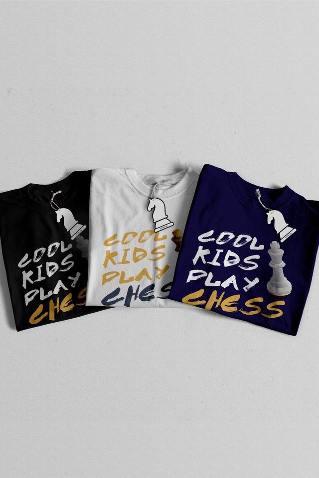 Cool Kids Play Chess Satranç T-shirt resmi